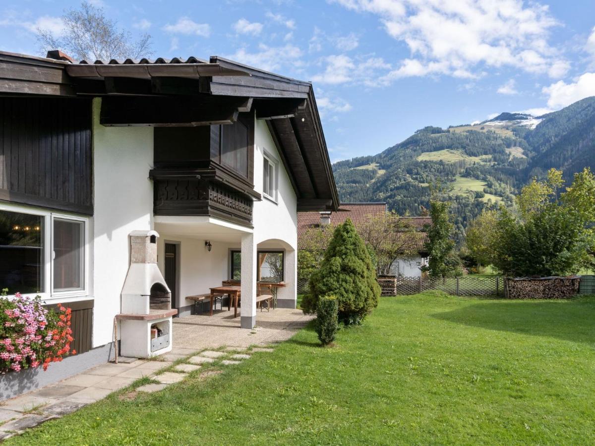 Spacious Chalet In Maishofen Near Forest Exterior photo
